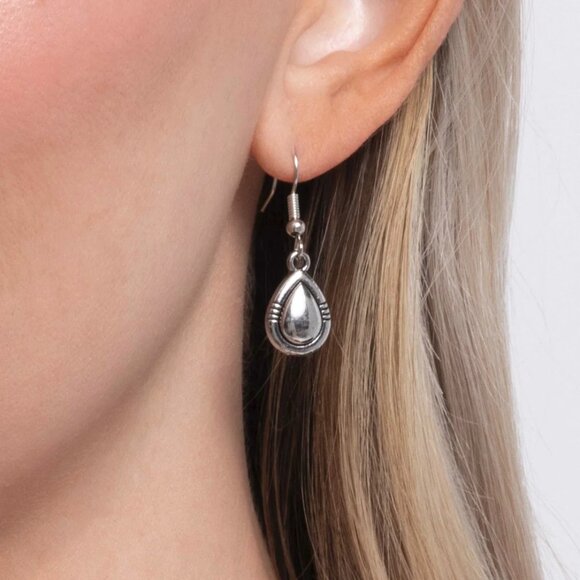 Paparazzi Jewelry Accessories - Refreshing Reality - Red Necklace - NEW!! - Picture 6 of 6